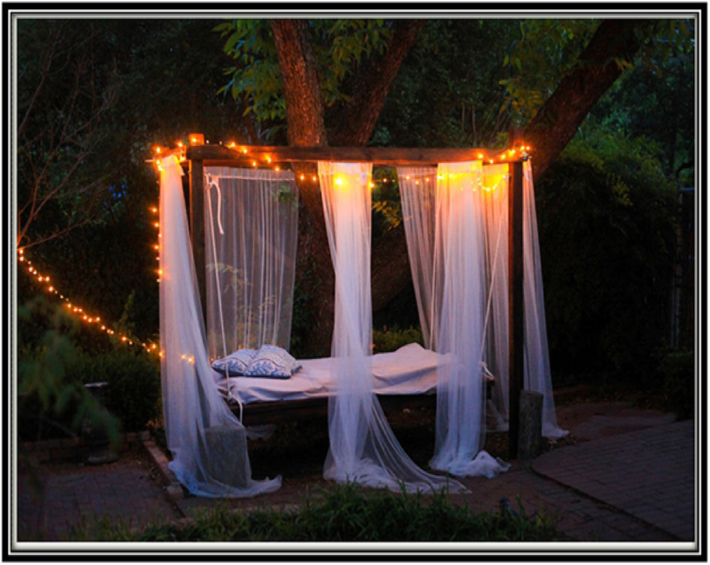 Hanging-bed-in-the-backyard-Home-decor-ideas