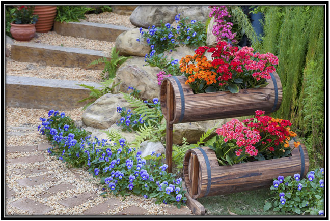 Having Creative Pots Garden Decoration Ideas