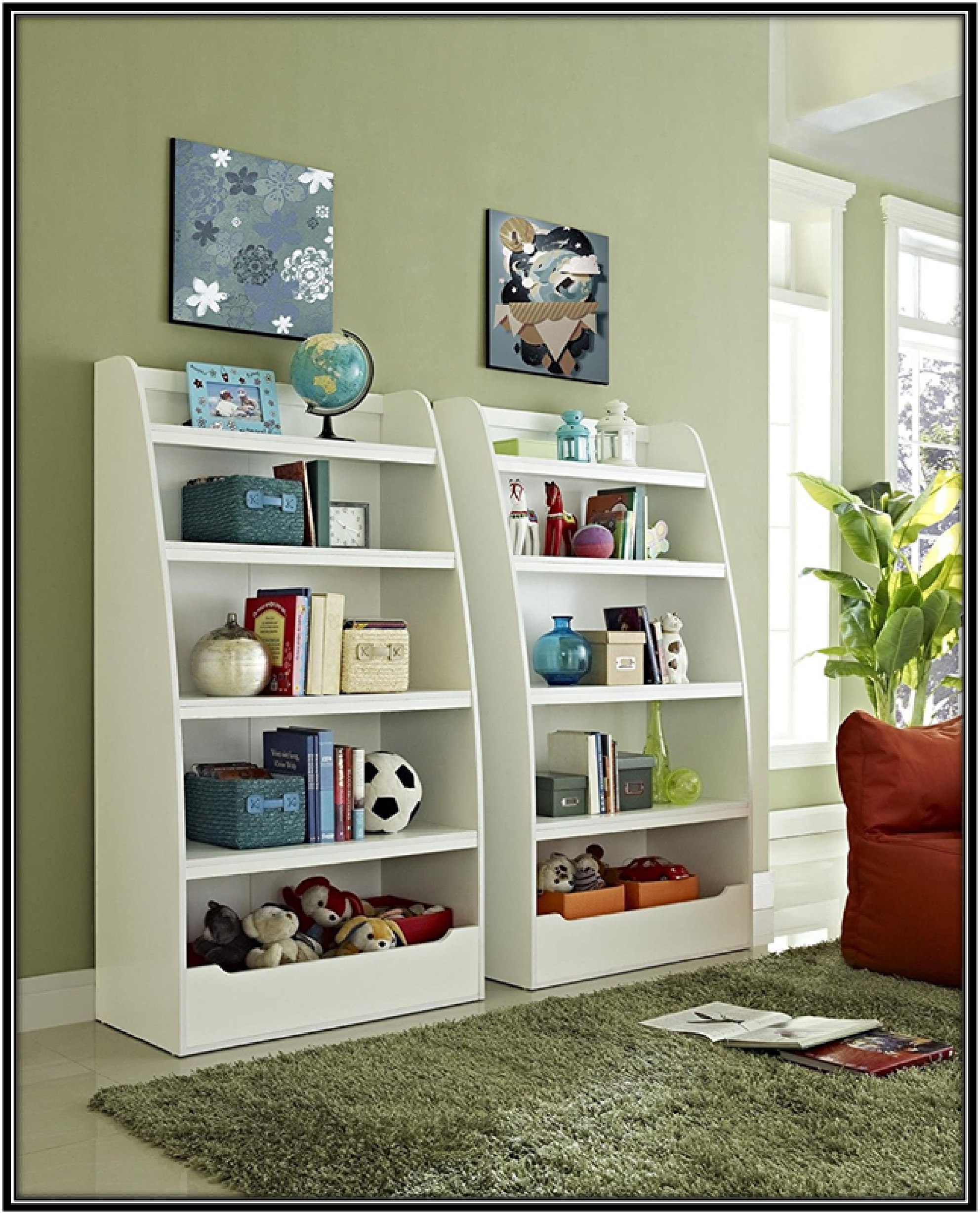 Organizing books in kid’s room - home decor ideas